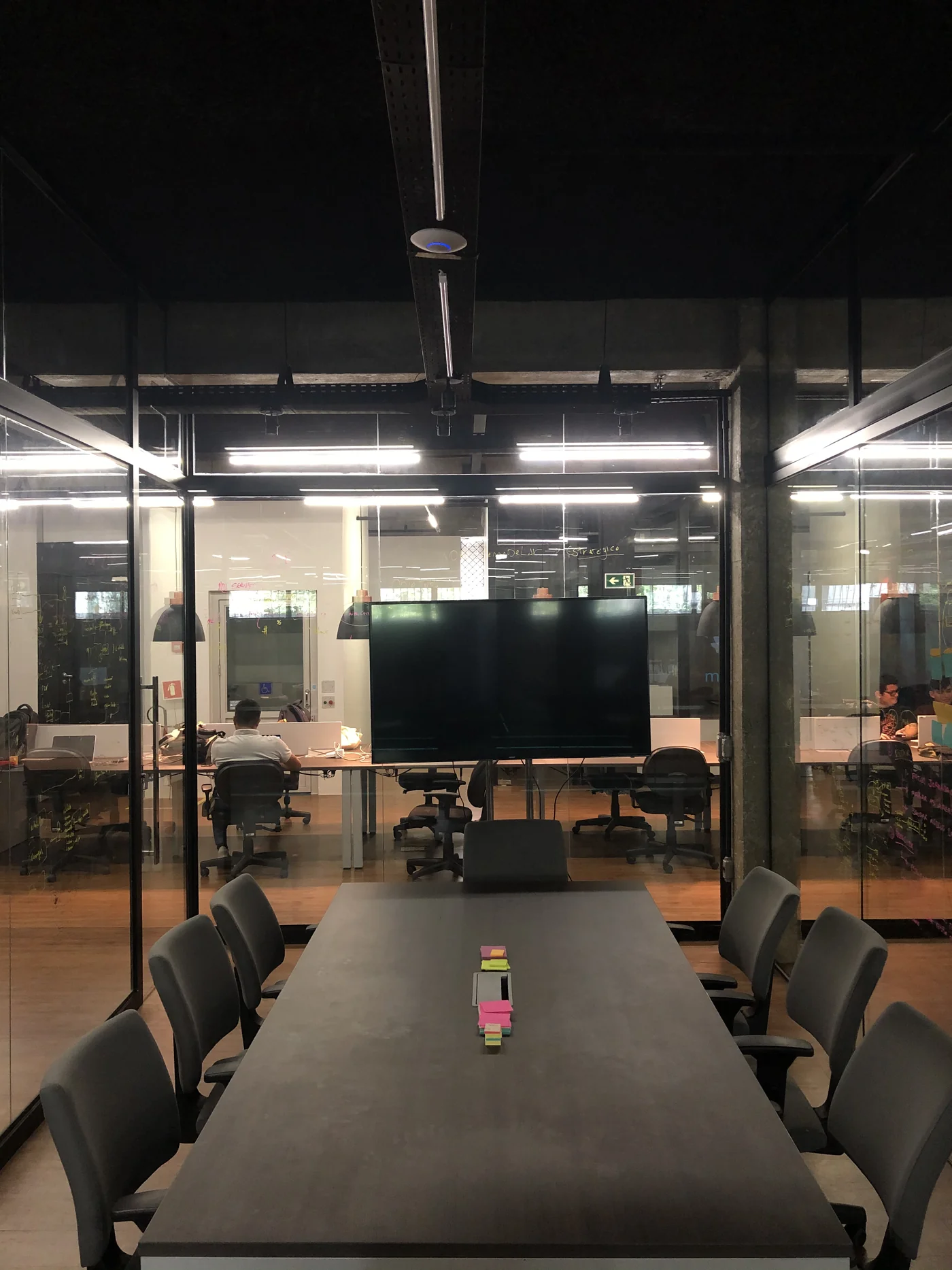 Sala de reunião e trabalho
